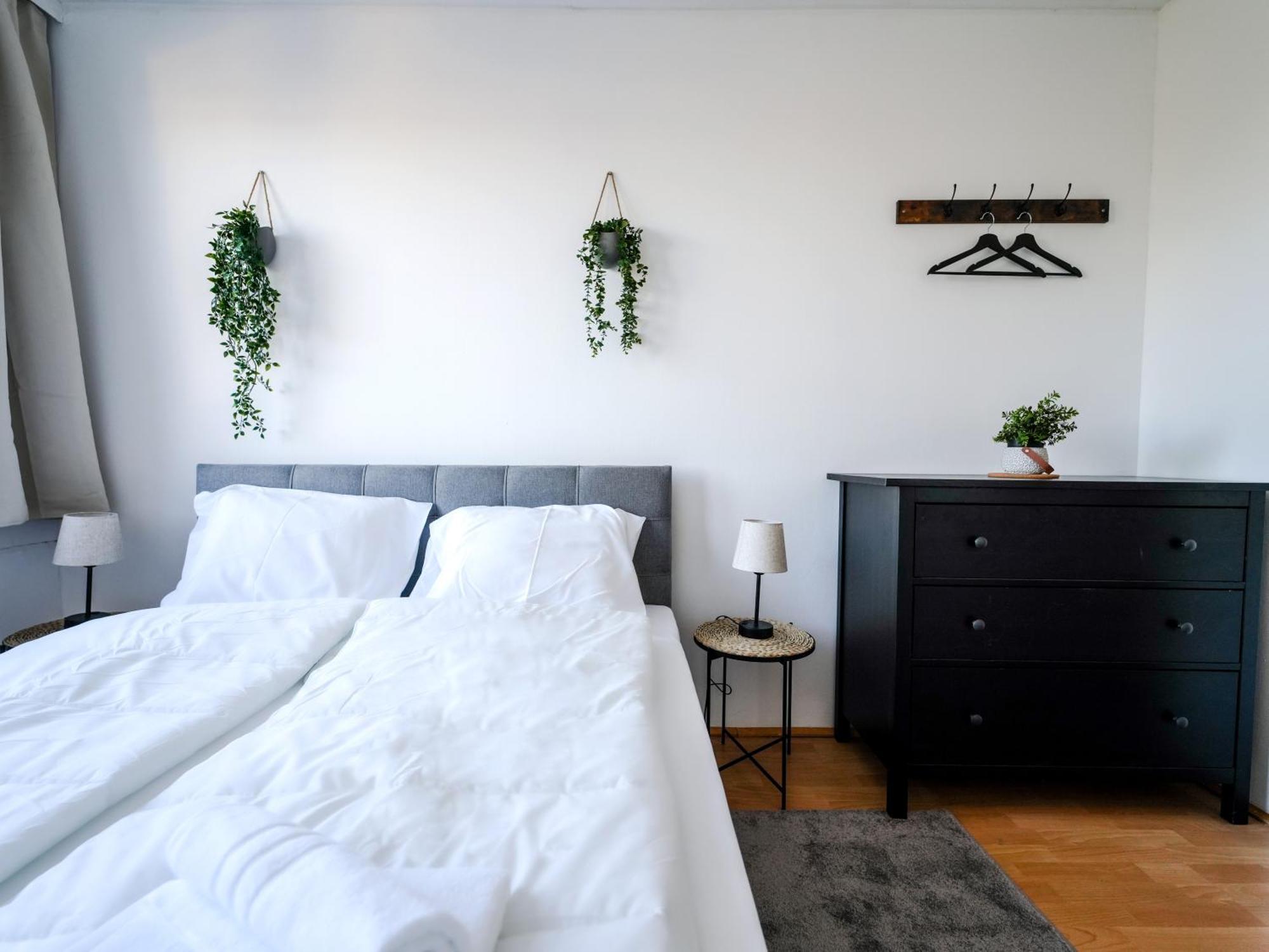 Spacious Apartments With View & Free Parking Винер-Нойштадт Экстерьер фото